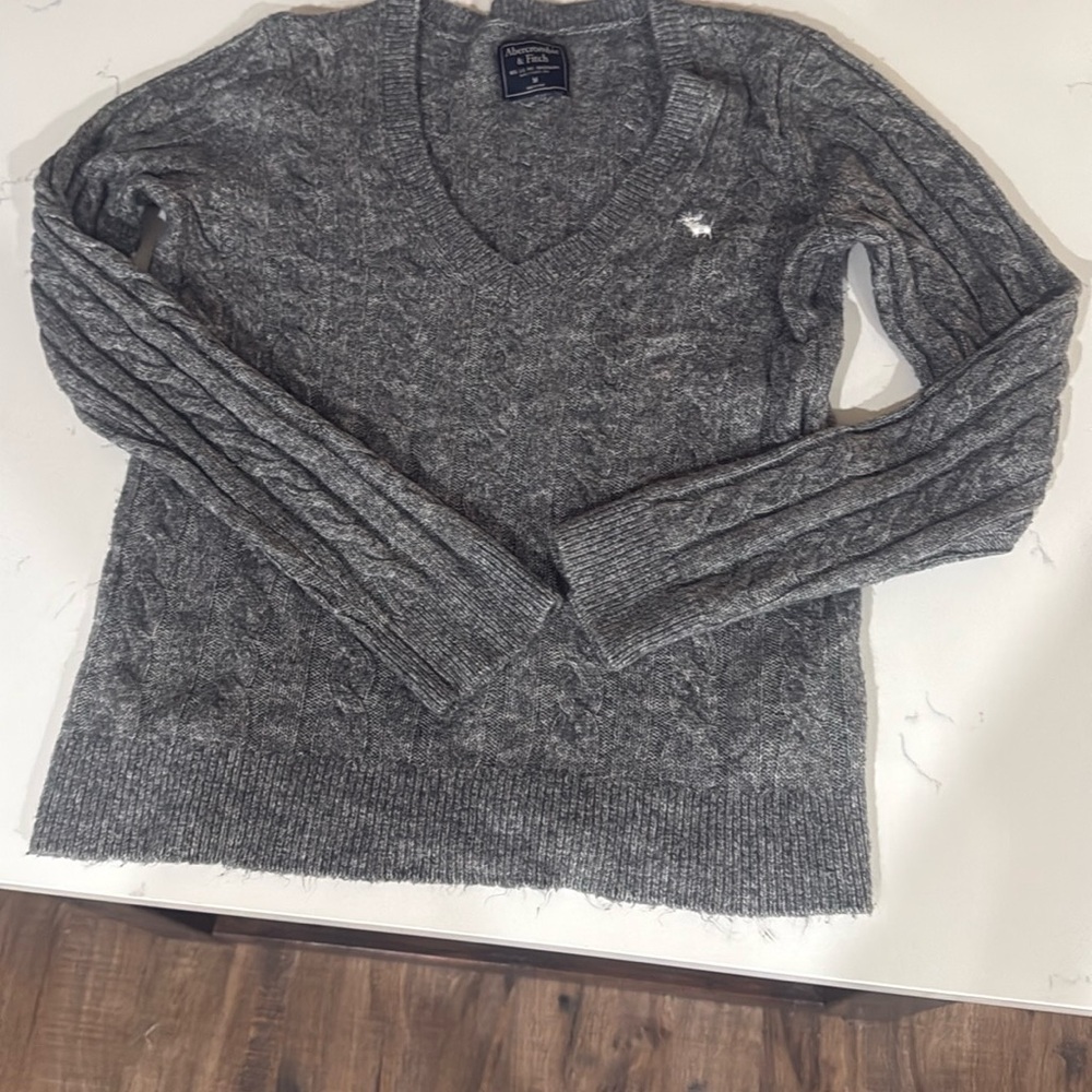 Abercrombie & fitch woman’s gray Cable Knit Sweater